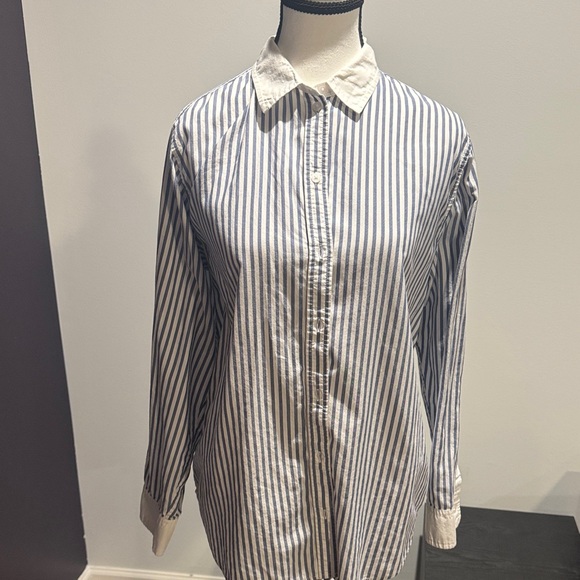Everlane Men's Blue and White Striped Button Down Shirt - Picture 1 of 3